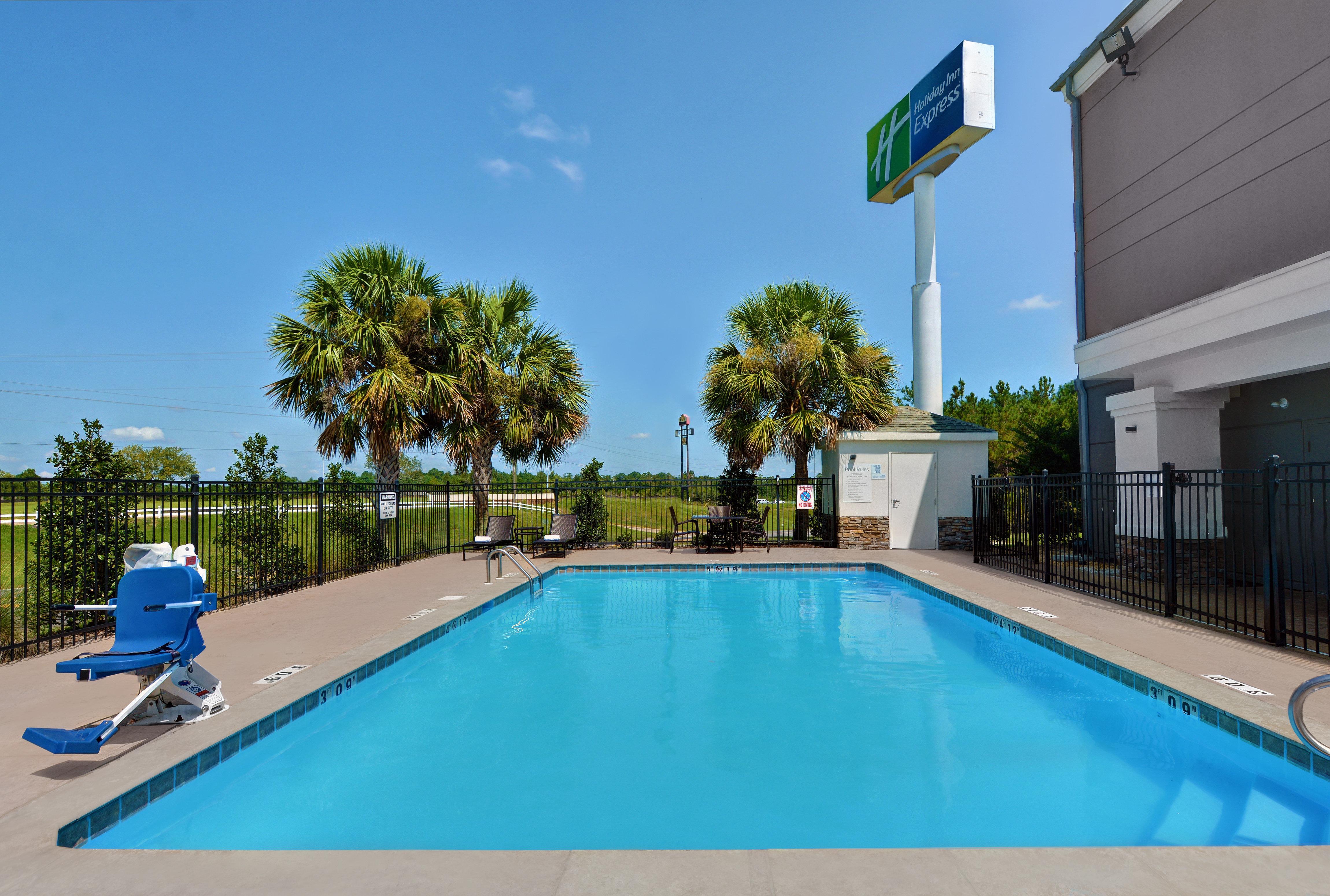 Holiday Inn Express Atmore By Ihg Экстерьер фото